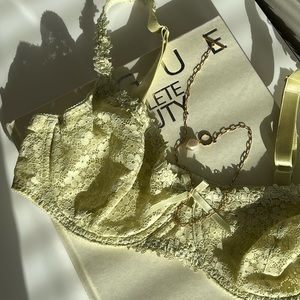 Victoria’s Secret bra